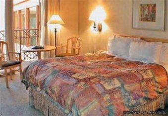 Rundle Manor 2*
