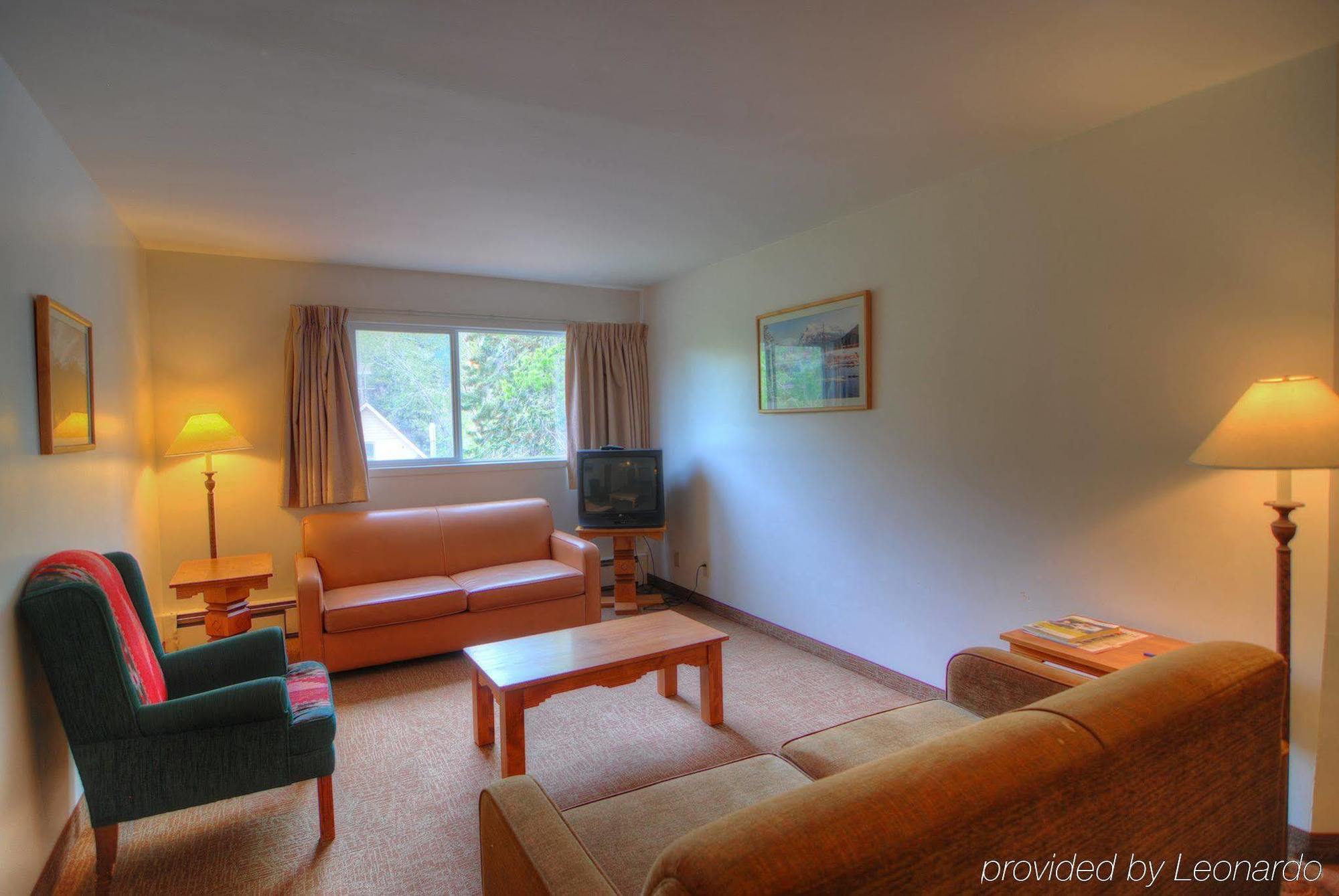 Rundle Manor Hotel